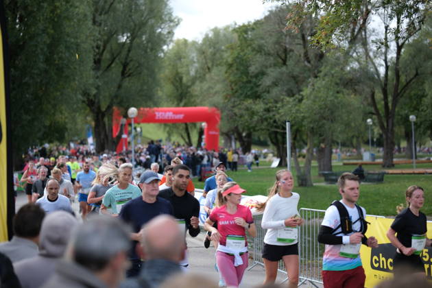 Munich Marathon 2026 MUNICH, GERMANY - OCTOBER 11: Runners pass through the Olympic Park course during the 2026 Munich Marathon in Munich, Germany on October 11, 2026. The annual race draws thousands of participants from Germany and abroad. Merve Goettl Anadolu Munih Germany. Editorial use only. Please get in touch for any other usage.  Copyright: x2026xAnadoluxMervexGoettlx