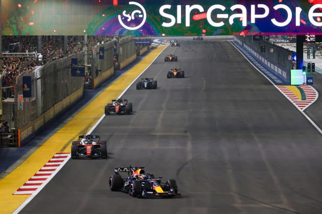 2026 Formula 1 Singapore Grand Prix SINGAPORE - OCT 11: Red Bull driver Max Verstappen takes leading position during the Race at the Formula One Grand Prix of Singapore, at the Marina Bay Street Circuit in Singapore, on October 11, 2026. The main race has a span of 62 laps, with drivers competing in intense tropical heat and extreme humidity on a track featuring a relentless layout of 19 corners and minimal straightaways. Daniel Ceng Anadolu Singapore Singapore. Editorial use only. Please get in touch for any other usage.  Copyright: x2026xAnadoluxDanielxCengx