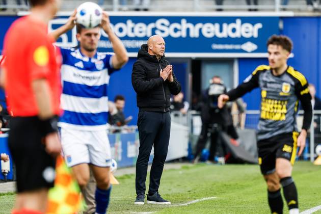 ZWOLLE - PEC Zwolle Trainer Henry van der Vegt during the Dutch Eredivisie match between PEC Zwolle and Cambuur at the MAC3Park stadium on October 11, 2026 in Zwolle, the Netherlands. VINCENT JANNINK ANP Eredivisie 2026 27 xVIxANPxSportx xxANPxIVx 572130654 originalFilename: 572130654.jpg