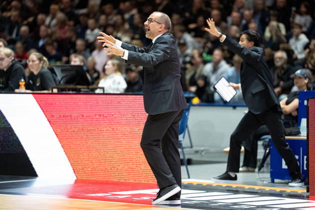 Carles Duran (Headcoach MHP Riesen Ludwigsburg) GER, Basketball Loewen Braunschweig gegen MHP Riesen Ludwigsburg, Basketball, easyCredit BBL, Woche 3, Spielzeit 2026 27, 11.10.2026 GER, Basketball Loewen Braunschweig gegen MHP Riesen Ludwigsburg, Basketball, easyCredit BBL, Woche 3, Spielzeit 2026 27, 11.10.2026 Braunschweig Copyright: xEibner-Pressefoto DanielxREINELTx EP_DRT