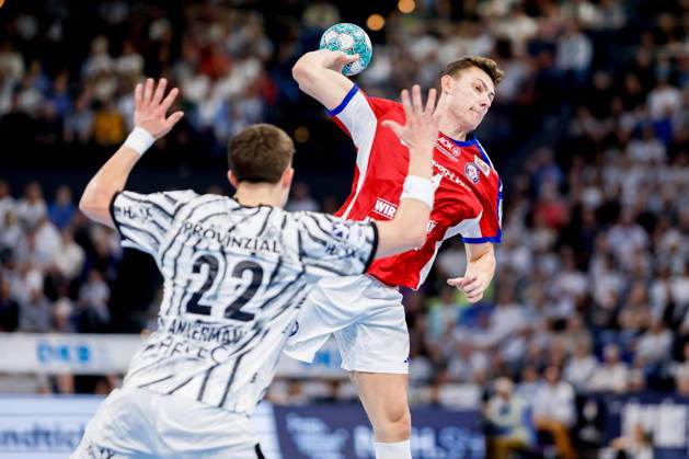 Kiel, 11. Oktober 2026 - Handball, 1. Bundesliga 2026 27, THW Kiel - Handball Club Hamburg: Rasmus Ankermann (THW Kiel, 22), Nicolaj Jörgensen (HC Hamburg, 11)