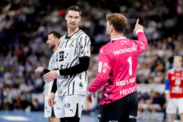 Kiel, 11. Oktober 2026 - Handball, 1. Bundesliga 2026 27, THW Kiel - Handball Club Hamburg: Hendrik Pekeler (THW Kiel, 61), Gonzalo Perez de Vargas (THW Kiel, 1)