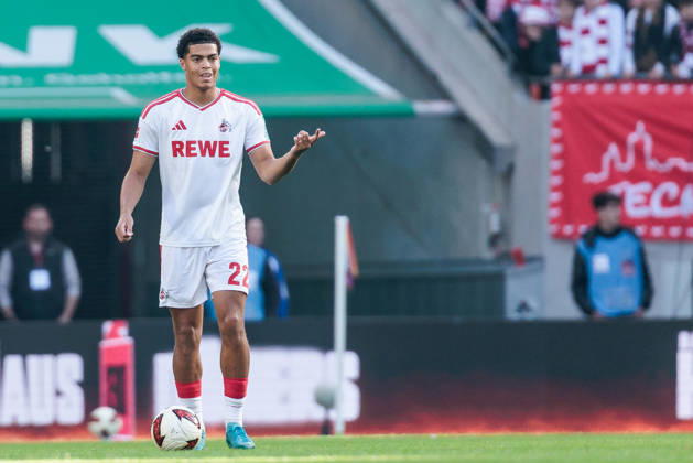 KOELN, GERMANY - OCTOBER 11: Jahmai Simpson-Pusey (1. FC Koeln, 22) controls the ball during the Bundesliga match between 1. FC Koeln vs. Borussia Moenchengladbach at Rheinenergie-Stadion on matchday 5 of the 1. Bundesliga on October 11, 2026 in Koeln, Germany. DFL REGULATIONS PROHIBIT ANY USE OF PHOTOGRAPHS AS IMAGE SEQUENCES AND OR QUASI-VIDEO. North Rhine Westphalia Germany Copyright: xSteffiexWunderlx