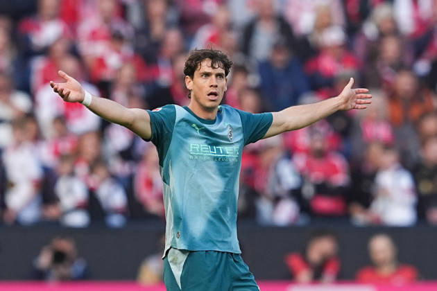 11.10.2026, xydrx, Herren, Fußball, 1.Bundesliga, 1.FC Köln - Borussia Mönchengladbach, Saison 2026 2027, RheinEnergieSTADION: Philipp Sander (Borussia Moenchengladbach, 16) gestikulierend DFB regulations prohibit any use of photographs as image sequences and or quasi-video. Copyright: HMBxMedia YannisxDreimann