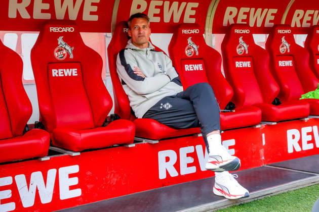 2026.10.11, xkwix, Fußball, Bundesliga, 1. FC Köln - Borussia Mönchengladbach, RheinEnergieSTADION, 5.Spieltag, Saison 2026 2027: Alexander Blessin (Borussia Moenchengladbach Trainer) auf der Trainerbank vor dem Spiel DFB regulations prohibit any use of photographs as image sequences and or quasi-video. Photo: xKamilxWilkowskixPressefotoKochx Nordrhein-Westfalen Deutschland