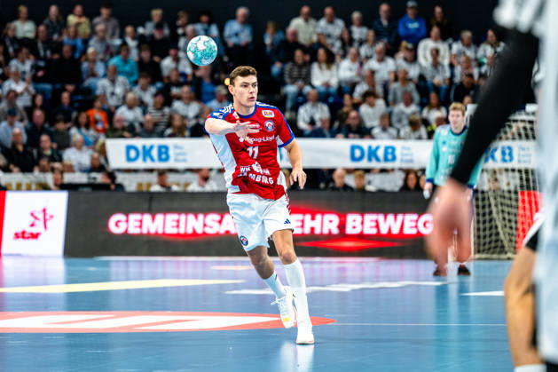 11.10.2026, xdobgx, Handball Opel HBL, THW Kiel - Handball Club Hamburg v.l. Nicolaj Jorgensen (Handball Club Hamburg, 11) am Ball, plays the ball Kiel