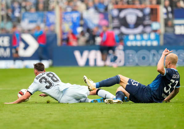 Marius Woerl (DSC Arminia Bielefeld, 38) im Zweikampf mit Philipp Hofmann (VfL Bochum 1848, 33). GER, VfL Bochum 1848 vs DSC Arminia Bielefeld, 2. Bundesliga, 7. Spieltag, Saison 2026-27, Vonovia Ruhrstadion, Bochum, 11.10.2026 DFL REGULATIONS PROHIBIT ANY USE OF PHOTOGRAPHS AS IMAGE SEQUENCES AND OR QUASI-VIDEO VfL Bochum 1848 vs DSC Arminia Bielefeld, 2. Bundesliga, 7. Spieltag, Saison 2026-27, 11.10.2026 Bochum Copyright: xEibner-Pressefoto ScottxColemanx EP_SCN