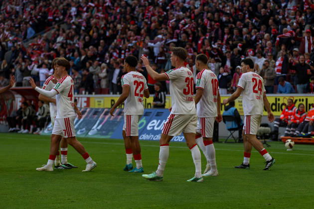 11.10.2026, GER, Fussball, Herren, Bundesliga , 1. Bundesliga, Saison 2026 2027, 1. FC Köln - VfL Borussia Mönchengladbach Ãsak Johannesson (KOE) Torjubel, jubelt mit seiner Mannschaft nach dem Treffer zum 1:0 Copyright: xSvenxHanischx