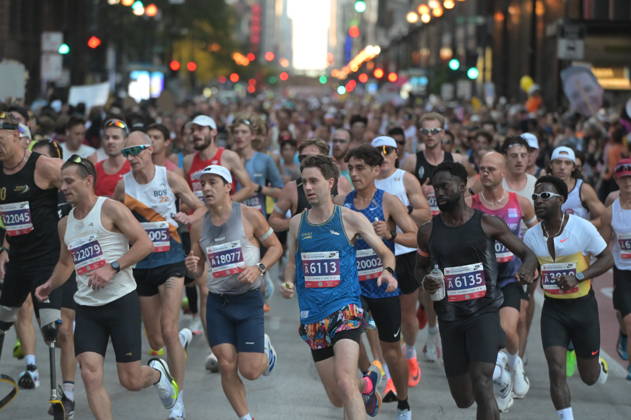 Chicago Marathon 2026 CHICAGO, ILLINOIS - OCTOBER 11: A pack of runners competes during the 48th Bank of America Chicago Marathon on Dearborn Street in the Loop, near the Alexander Calder s Flamingo sculpture at Federal Plaza on October 11, 2026 in Chicago, Illinois. The 26.2-mile race started and finished in Grant Park, winding through 29 neighborhoods with over 55,000 participants. Jacek Boczarski Anadolu Chicago United States. Editorial use only. Please get in touch for any other usage.  Copyright: x2026xAnadoluxJacekxBoczarskix