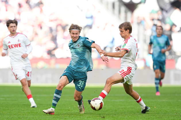 11.10.2026, xydrx, Herren, Fußball, 1.Bundesliga, 1.FC Köln - Borussia Mönchengladbach, Saison 2026 2027, RheinEnergieSTADION: Hugo Bolin (Borussia Moenchengladbach, 38) im Zweikampf gegen Borna Sosa (1.FC Köln, 3) DFB regulations prohibit any use of photographs as image sequences and or quasi-video. Copyright: HMBxMedia YannisxDreimann