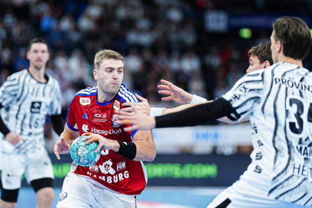 Oliver Norlyk (Handball Club Hamburg, 05), Lucas Laube (THW Kiel, 20) GER, THW Kiel vs. Handball Club Hamburg, Handball, 1. Bundesliga, Spieltag 8, Saison 2026 2027, 11.10.2026 GER, THW Kiel vs. Handball Club Hamburg, Handball, 1. Bundesliga, Spieltag 8, Saison 2026 2027, 11.10.2026 Kiel Copyright: xEibner-Pressefoto MarcelxvonxFehrnx EP_MFN