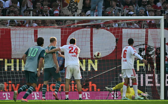 11.10.2026; Koeln; Fussball, Herren, Saison 2026 2027, 1. FC Koeln vs. Borussia Moenchengladbach Tor zum 1-1; Joe Scally (Gladbach, nicht im Bild) hat zum 1-1 eingenickt DFL regulations prohibit any use of photographs as image sequences and or quasi-video. Rhein-Energie-Stadion Nordrhein-Westfalen Deutschland
