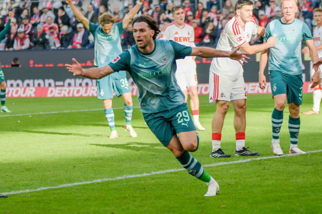 Joe Scally (Moenchengladbach 29) jubelt nach dem Tor zum 1:1 11.10.2026 ¢ Fussball ¢ 1. FC Koeln vs Borussia Moenchengladbach, RheinEnergieStadion, Koeln, DFB DFL REGULATIONS PROHIBIT ANY USE OF PHOTOGRAPHS AS IMAGE SEQUENCES AND OR QUASI-VIDEO NRW Germany