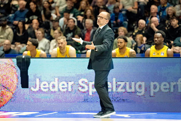 Carles Duran (Headcoach MHP Riesen Ludwigsburg) GER, Basketball Loewen Braunschweig gegen MHP Riesen Ludwigsburg, Basketball, easyCredit BBL, Woche 3, Spielzeit 2026 27, 11.10.2026 GER, Basketball Loewen Braunschweig gegen MHP Riesen Ludwigsburg, Basketball, easyCredit BBL, Woche 3, Spielzeit 2026 27, 11.10.2026 Braunschweig Copyright: xEibner-Pressefoto DanielxREINELTx EP_DRT
