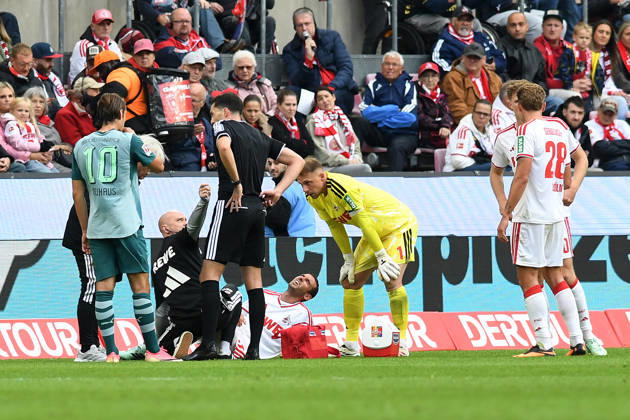 Ellyes Skhiri (1. FC Koeln) verletzt am Boden waehrend des Spiels der 1. Bundesliga zwischen 1. FC Koeln und Borussia Moenchengladbach, RheinEnergieStadion am 11. October 2026 in Koeln, Deutschland. (Foto von Ralf Treese DeFodi Images) +++ Ellyes Skhiri (1. FC Koeln) injured on the ground during the Bundesliga match between 1. FC Koeln and Borussia Moenchengladbach at RheinEnergieStadion on October 11, 2026 in Cologne, Germany. (Photo by Ralf Treese DeFodi Images) DFB DFL REGULATIONS PROHIBIT ANY USE OF PHOTOGRAPHS AS IMAGE SEQUENCES AND OR QUASI-VIDEO. (Photo by Ralf Treese DeFodi Images) -