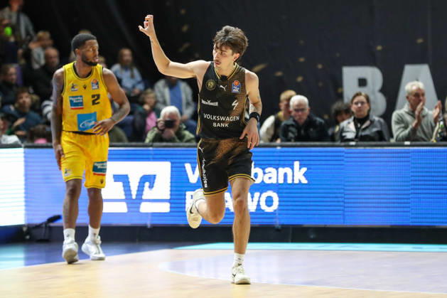 11.10.2026, xgox, Basketball - easyCredit BBL, Basketball Loewen Braunschweig - MHP RIESEN Ludwigsburg emspor, v.l. Gian Aydinoglu (Braunschweig, 4) Jubel, Torjubel, jubelt ueber das Tor, celebrate the goal, celebration Braunschweig