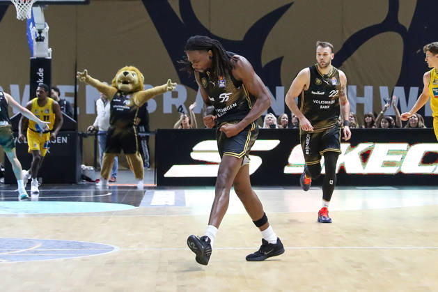 11.10.2026, xgox, Basketball - easyCredit BBL, Basketball Loewen Braunschweig - MHP RIESEN Ludwigsburg emspor, v.l. Tajh Green (Braunschweig, 55) Jubel, Torjubel, celebration Braunschweig