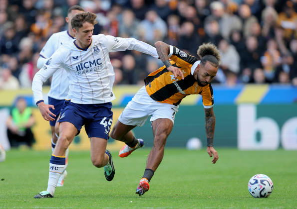 Hull City v Everton - Premier League 2026 27 Harrison Armstrong of Everton and Sorba Thomas of Hull City challenge during the Premier League 2026 27 match between Hull City and Everton at MKM Stadium on October 11, 2026 in Hull, United Kingdom. WARNING! This Photograph May Only Be Used For Newspaper And Or Magazine Editorial Purposes. May Not Be Used For Publications Involving 1 player, 1 Club Or 1 Competition Without Written Authorisation From Football DataCo Ltd. For Any Queries, Please Contact Football DataCo Ltd on +44 (0) 207 864 9121 Hull MKM Stadium England United Kingdom Copyright: xAllstarxPicturexLibraryxLtdx
