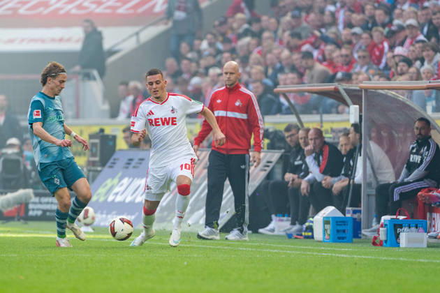 Hugo Bolin (Borussia Moenchengladbach, 38) im Zweikampf mit Said El Mala (1.FC Koeln, 10), Rene Wagner (1.FC Koeln, Trainer) 1.FC Köln vs. Borussia Moenchengladbach, Fussball, Bundesliga, 5.Spieltag, Saison 2026 27, 12.10.2026, DFL REGULATIONS PROHIBIT ANY USE OF PHOTOGRAPHS AS IMAGE SEQUENCES AND OR QUASI-VIDEO, 1.FC Köln vs. Borussia Moenchengladbach, Fussball, Bundesliga, 5.Spieltag, Saison 2026 27, 12.10.2026 Köln Copyright: xEibner-Pressefoto LukasxBaldygax EP_LBA