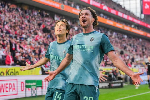 11.10.2026, xydrx, Herren, Fußball, 1.Bundesliga, 1.FC Köln - Borussia Mönchengladbach, Saison 2026 2027, RheinEnergieSTADION: Torjubel nach dem Tor zum 1:1 für Borussia Mönchengladbach durch Torschütze Joe Scally (Borussia Moenchengladbach, 29) zusammen mit Daiki Hashioka (Borussia Moenchengladbach, 14) DFB regulations prohibit any use of photographs as image sequences and or quasi-video. Copyright: HMBxMedia YannisxDreimann