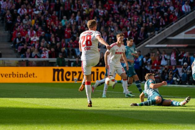 Sebastian Sebulonsen, Abwehr, (1.FC Koeln 28), Jan Leszczynski, Abwehr, (Borussia Moenchengladbach 5) , 1. FC Koeln vs. Borussia Moenchengladbach, Fussball, 1. Bundesliga, 5. Spieltag, 11.10.2026 DFB DFL regulations prohibit any use of photographs as image sequences and or quasi-video Koeln Nordrhein-Westfalen Deutschland