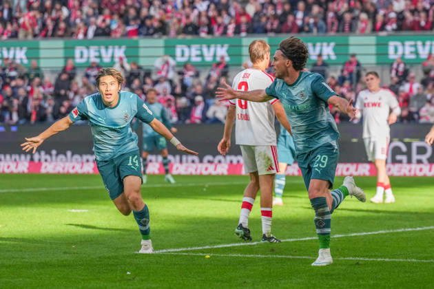 11.10.2026, xydrx, Herren, Fußball, 1.Bundesliga, 1.FC Köln - Borussia Mönchengladbach, Saison 2026 2027, RheinEnergieSTADION: Torjubel nach dem Tor zum 1:1 für Borussia Mönchengladbach durch Torschütze Joe Scally (Borussia Moenchengladbach, 29) zusammen mit Daiki Hashioka (Borussia Moenchengladbach, 14) DFB regulations prohibit any use of photographs as image sequences and or quasi-video. Copyright: HMBxMedia YannisxDreimann