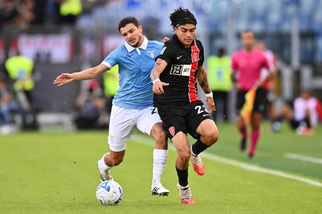 IPA89552904 - Reda Belahyane of S.S. Lazio and Exequiel Zeballos of A.C. Monza are in action during Matchday 6 of the Serie A Championship between S.S. Lazio and A.C. Monza at the Olympic Stadium on October 11, 2026, in Rome, Italy.  Copyright: xDomenicoxCippitelli IPAxSportx xx IPA89552904