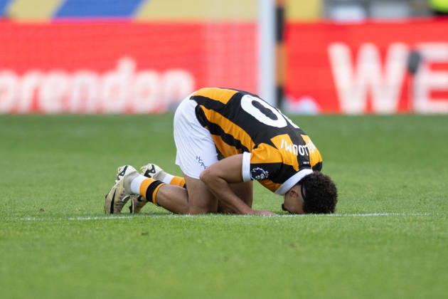 Hull City v Everton Premier League Mohamed Belloumi of Hull City celebrates after scoring his sides second goal during the Premier League match between Hull City and Everton at the MKM Stadium, Hull. 11 10 2026 UK Newspapers OUT Copyright: xMattxWilkinsonx FIL-24041-0134