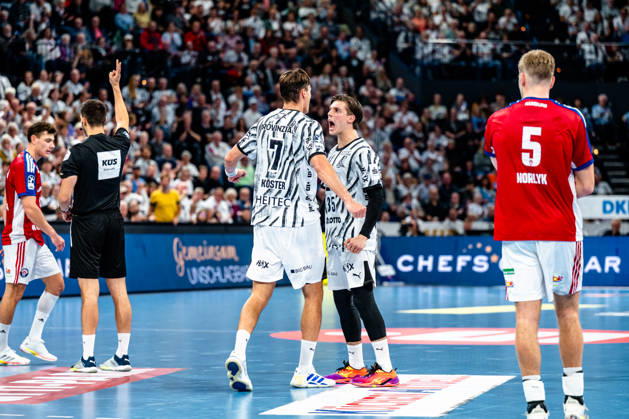11.10.2026, xdobgx, Handball Opel HBL, THW Kiel - Handball Club Hamburg v.l. Nicolaj Jorgensen (Handball Club Hamburg, 11), Julian Köster (Kiel, 7), Domen Makuc (Kiel, 35) Jubel über zwei Minuten, Oliver Norlyk (Handball Club Hamburg, 5) Kiel