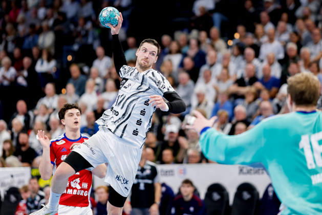 Kiel, 11. Oktober 2026 - Handball, 1. Bundesliga 2026 27, THW Kiel - Handball Club Hamburg: Hendrik Pekeler (THW Kiel, 61), Robin Paulsen Haug (HC Hamburg, 16)