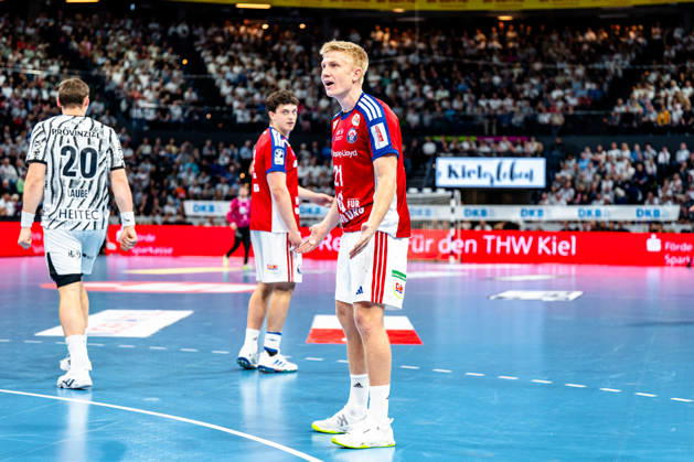 11.10.2026, xdobgx, Handball Opel HBL, THW Kiel - Handball Club Hamburg v.l. Frederik Bo Andersen (Handball Club Hamburg, 21) Reklamiert, beschwert sich, schimpft, complains Kiel