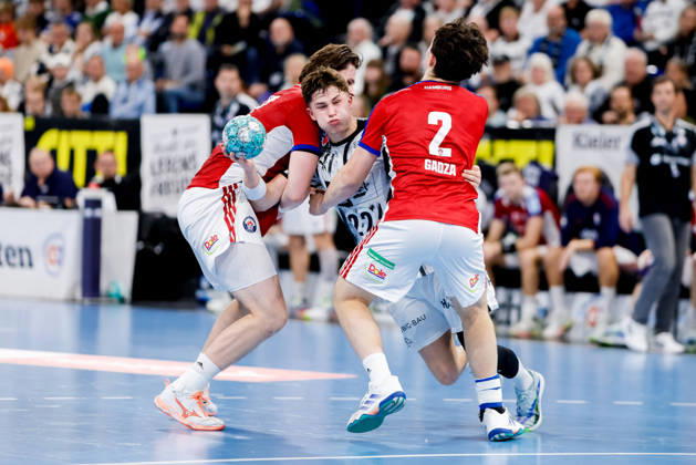 Kiel, 11. Oktober 2026 - Handball, 1. Bundesliga 2026 27, THW Kiel - Handball Club Hamburg: Jan Christian Schmidt (HC Hamburg, 42), Rasmus Ankermann (THW Kiel, 22), Toma Gadza (HC Hamburg, 2)