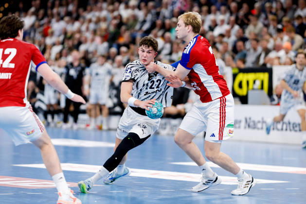 Kiel, 11. Oktober 2026 - Handball, 1. Bundesliga 2026 27, THW Kiel - Handball Club Hamburg: Rasmus Ankermann (THW Kiel, 22), Einar Olafsson (HC Hamburg, 23)