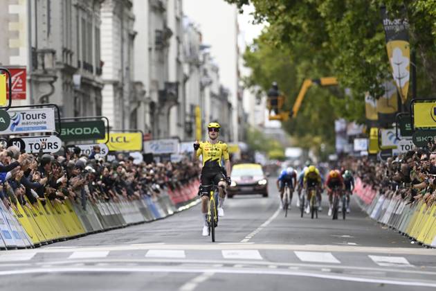 Paris Tours 2026 Cycling Race TOURS, FRANCE - OCTOBER 11 : Hagenes Per Strand (NOR) of Team Visma I Lease a Bike wins during the 120th edition of Paris Tours an UCI ProSeries 1.Pro one day cycling road race for Men Elite of 216.2 km with start in Chartres and finish in Tours on October 11, 2026 in Tours, France, 11 10 2026 ( Motordriver Guy De Vuyst - Tours France  Copyright: xNicoxVereeckenx