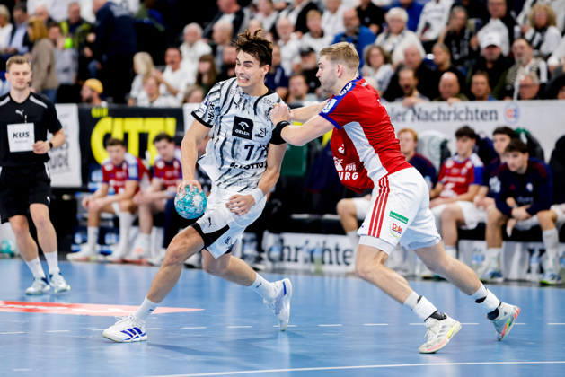 Kiel, 11. Oktober 2026 - Handball, 1. Bundesliga 2026 27, THW Kiel - Handball Club Hamburg: Julian Köster (THW Kiel, 7), Oliver Norlyk (HC Hamburg, 5)