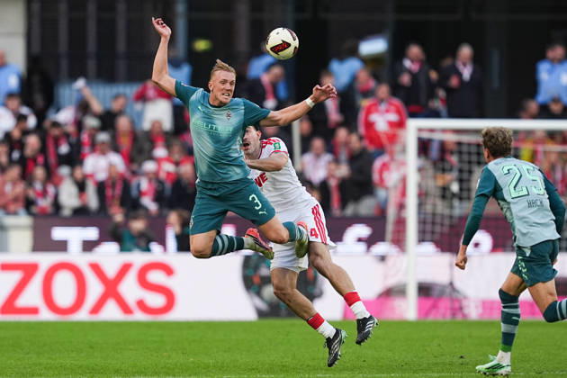 11.10.2026, xydrx, Herren, Fußball, 1.Bundesliga, 1.FC Köln - Borussia Mönchengladbach, Saison 2026 2027, RheinEnergieSTADION: Isac Lidberg (Borussia Moenchengladbach, 3) im Zweikampf gegen Luka Lochoshvili (1.FC Köln, 24) DFB regulations prohibit any use of photographs as image sequences and or quasi-video. Copyright: HMBxMedia YannisxDreimann