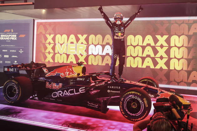 Formula 1 Singapore Airlines Singapore Grand Prix 2026 Race winner Max Verstappen (NED), Oracle Red Bull Racing , RB22, Car 3 during Formula 1 Singapore Airlines Singapore Grand Prix 2026 on October 11., 2026 in Marina Bay Street Circuit, Singapore, Zsombor Toth Singapore Marina Bay Street Circuit Singapore Singapore Copyright: xZsomborxTothx