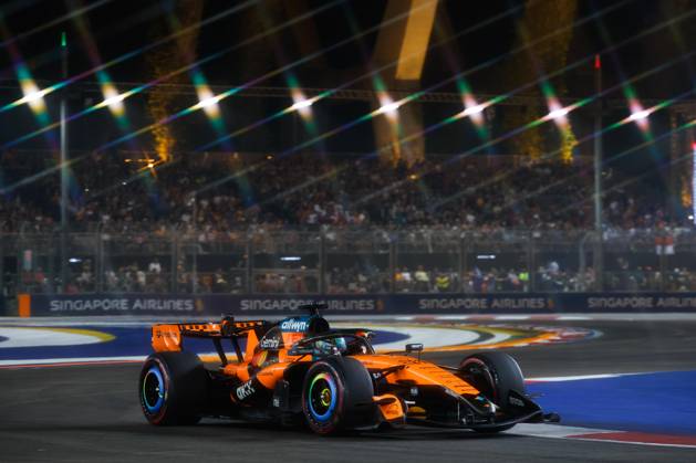 81 PIASTRI Oscar (aus), McLaren F1 Team MCL40, action Singapore 2026 81 PIASTRI Oscar (aus), McLaren F1 Team MCL40, action 01 NORRIS Lando (gbr), McLaren F1 Team MCL40, action Singapore 2026 Singapore