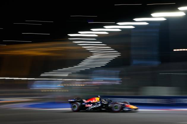 03 VERSTAPPEN Max (nld), Red Bull Racing Ford RB22, action Singapore 2026 81 PIASTRI Oscar (aus), McLaren F1 Team MCL40, action 01 NORRIS Lando (gbr), McLaren F1 Team MCL40, action Singapore 2026 Singapore