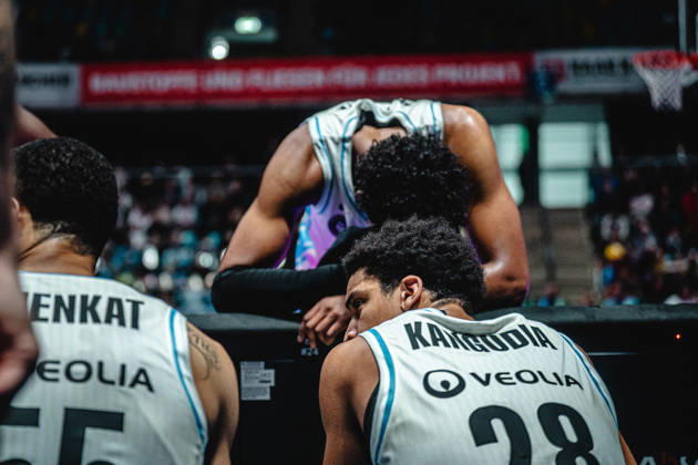11.10.2026, xhfmx, Basketball easyCredit BBL Bundesliga, Frankfurt Skyliners - Veolia Towers Hamburg David Muenkat (Veolia Towers Hamburg), Mathys Kangudia (Veolia Towers Hamburg) Frankfurt am Main