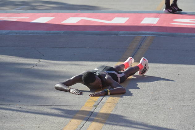 Chicago Marathon 2026 CHICAGO, ILLINOIS - OCTOBER 11: Kenyan runner Amos Kipruto crosses the finish line to win the men s professional division at the 48th Bank of America Chicago Marathon in Chicago, United States on October 11, 2026. Over 55,000 participants competed in the 26.2-mile course starting and finishing in Grant Park. Jacek Boczarski Anadolu Chicago United States. Editorial use only. Please get in touch for any other usage.  Copyright: x2026xAnadoluxJacekxBoczarskix