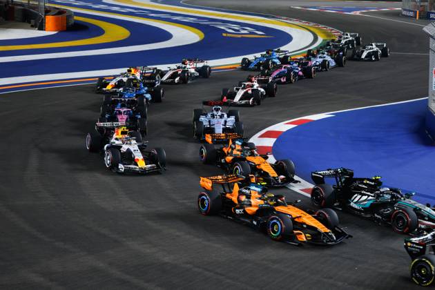 Start, Singapore 2026 81 PIASTRI Oscar (aus), McLaren F1 Team MCL40, action 01 NORRIS Lando (gbr), McLaren F1 Team MCL40, action Singapore 2026 Singapore
