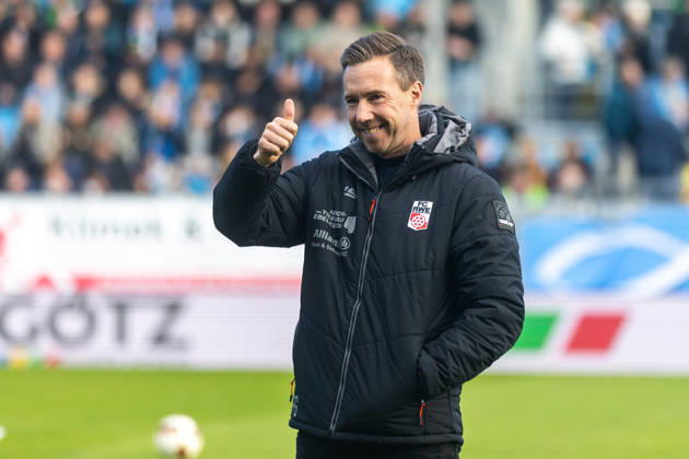Chemnitz , 111026 , Fussball Regionalliga Nordost Chemnitzer FC - FC Rot Weiß Erfurt im Bild: Trainer Faban Gerber (Erfurt)