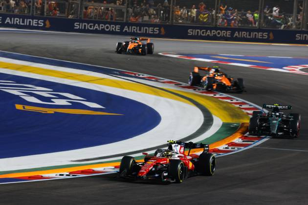81 PIASTRI Oscar (aus), McLaren F1 Team MCL40, action 01 NORRIS Lando (gbr), McLaren F1 Team MCL40, action Singapore 2026