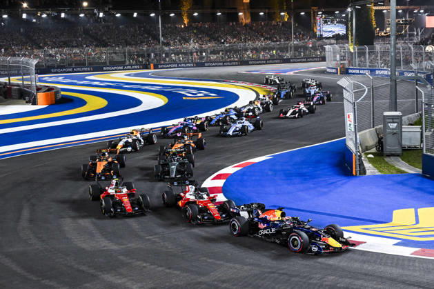 F1 - SINGAPORE GRAND PRIX 2026 03 VERSTAPPEN Max (nld), Red Bull Racing Ford RB22, action, 16 LECLERC Charles (mco), Scuderia Ferrari SF-26, action, 44 HAMILTON Lewis (gbr), Scuderia Ferrari SF-26, action, start of the race, depart, during the 2026 Formula 1 Singapore Grand Prix, 17th round of the 2026 Formula One World Championship, WM, Weltmeisterschaft from October 9 to 11, 2026 on the Marina Bay Street Circuit, in Singapore, Singapore - SingaporeSingapore  Copyright: xDPPIx