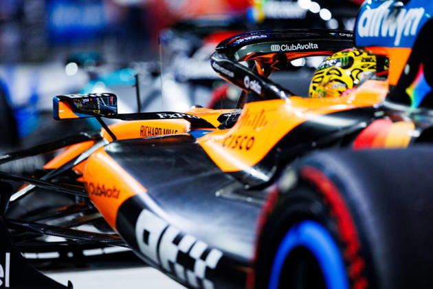 October 10, 2026, Singapore, Singapore: Lando Norris of Great Britain and the McLaren Mastercard F1 Team in parc fermà after Qualifying at the Formula 1 Singapore Grand Prix. Formula 1, Singapore Grand Prix 2026, Saturday Qualifying - 10 Oct 2026 - ZUMAs197 20261010_aaa_s197_964 Copyright: xGeorgexHitchensx