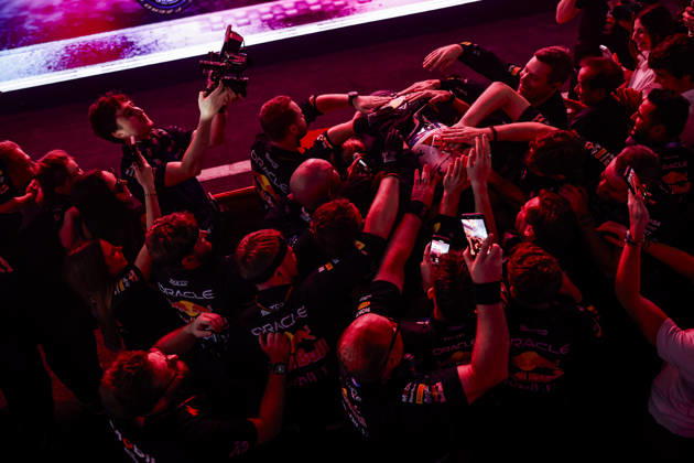 F1 - SINGAPORE GRAND PRIX 2026 VERSTAPPEN Max (nld), Red Bull Racing Ford RB22, portrait celebrating this win during the 2026 Formula 1 Singapore Grand Prix, 17th round of the 2026 Formula One World Championship, WM, Weltmeisterschaft from October 9 to 11, 2026 on the Marina Bay Street Circuit, in Singapore, Singapore - SingaporeSingapore  Copyright: xJulienxDelfossex