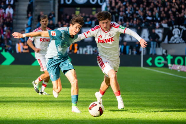 Deutschland: 1.Bundesliga 2026 2027, 5. Spieltag, 1.FC Köln vs Borussia Mönchengladbach, Sonntag, 11.10.2026 RheinEnergie-Stadion (Köln-Nordrhein-Westfalen): Mikey Moore (1.FC Köln,74) Zweikampf, Spielszene, Duell, duel, tackle, tackling, Dynamik, Action, Aktion gegen Philipp Sander (Borussia Mönchengladbach,16) Köln RheinEnergier-Stadion, Köln Deutschland Copyright: xOrhanxHabashx