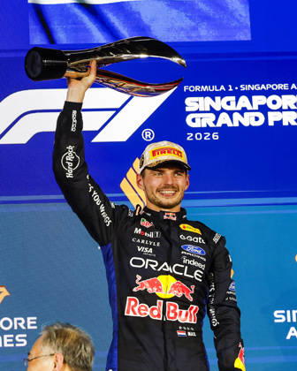 F1 - SINGAPORE GRAND PRIX 2026 VERSTAPPEN Max (nld), Red Bull Racing Ford RB22, portrait, podium during the 2026 Formula 1 Singapore Grand Prix, 17th round of the 2026 Formula One World Championship, WM, Weltmeisterschaft from October 9 to 11, 2026 on the Marina Bay Street Circuit, in Singapore, Singapore - SingaporeSingapore  Copyright: xJulienxDelfossex
