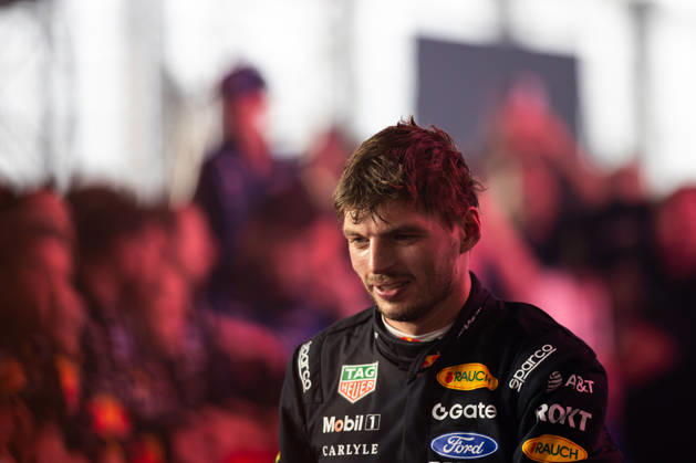 F1 - SINGAPORE GRAND PRIX 2026 VERSTAPPEN Max (nld), Red Bull Racing RB22, portrait, parc fermÃ celebration during the 2026 Formula 1 Singapore Grand Prix, 17th round of the 2026 Formula One World Championship, WM, Weltmeisterschaft from October 9 to 11, 2026 on the Marina Bay Street Circuit, in Singapore, Singapore - SingaporeSingapore  Copyright: xAndrÃ xFerreirax